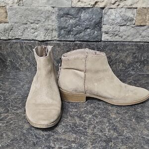 Universal Thread Beige Ankle Booties